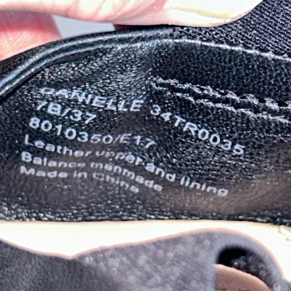 Taryn Rose Black Leather Cross-Over Strap Flats - Picture 8 of 11